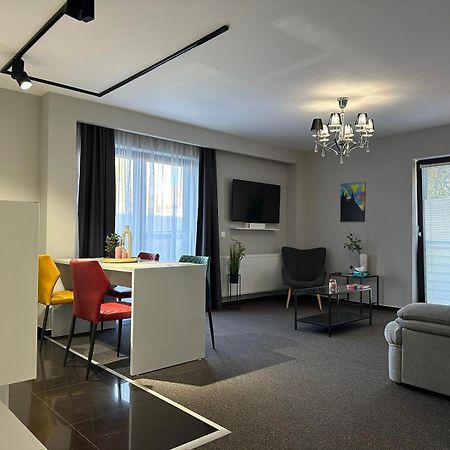Luxury Glam Apartments & Studios Near Coresi Mall Brasov Exterior photo