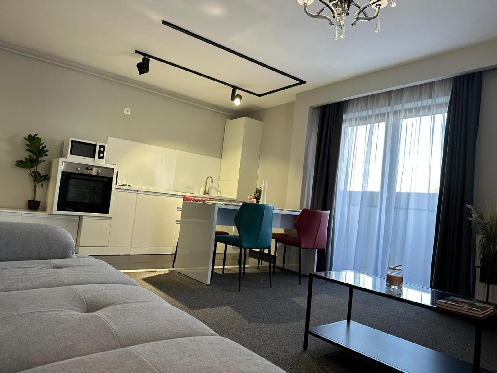 Luxury Glam Apartments & Studios Near Coresi Mall Brasov Exterior photo