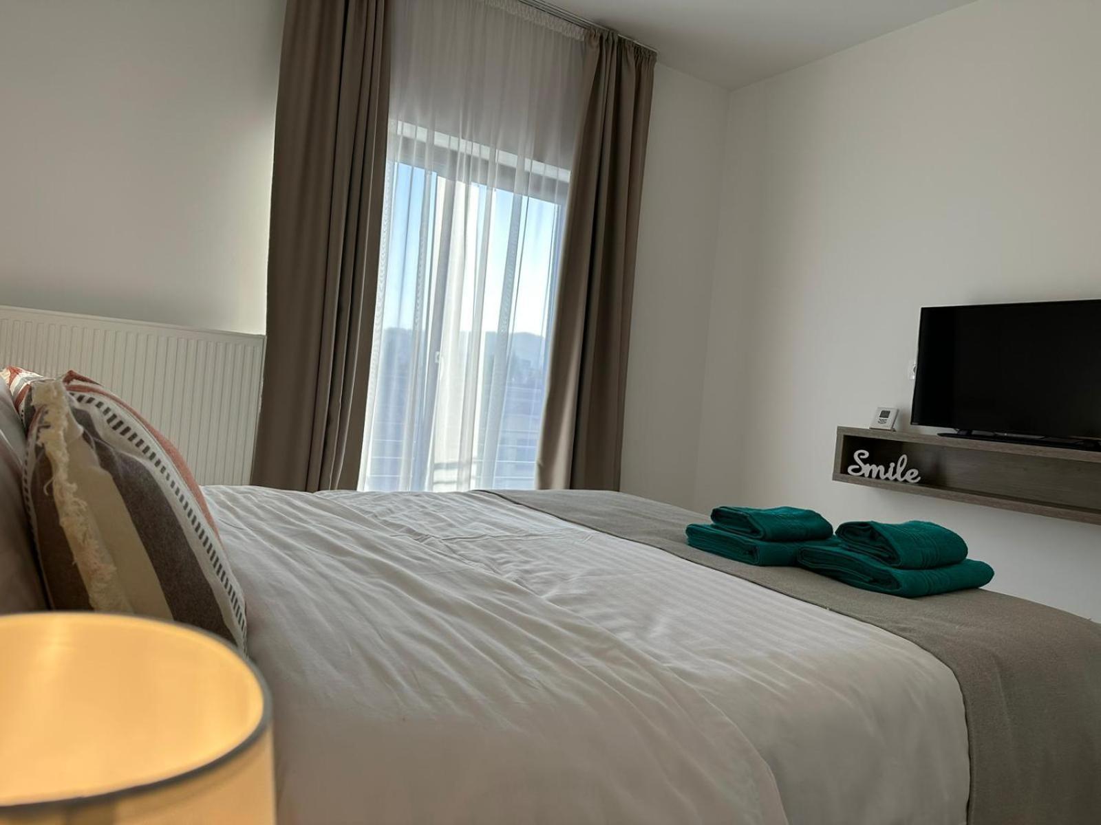 Luxury Glam Apartments & Studios Near Coresi Mall Brasov Exterior photo