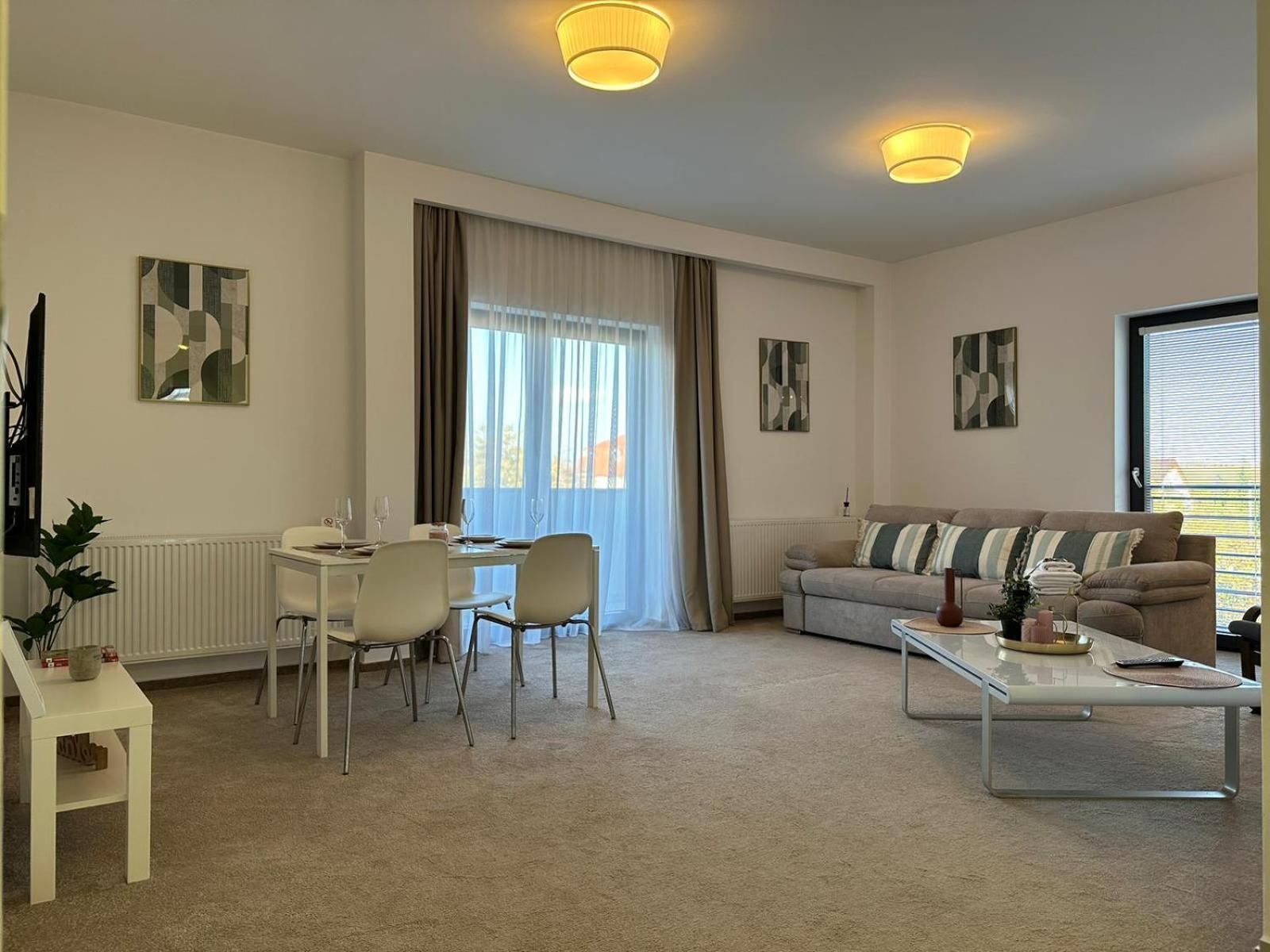 Luxury Glam Apartments & Studios Near Coresi Mall Brasov Exterior photo
