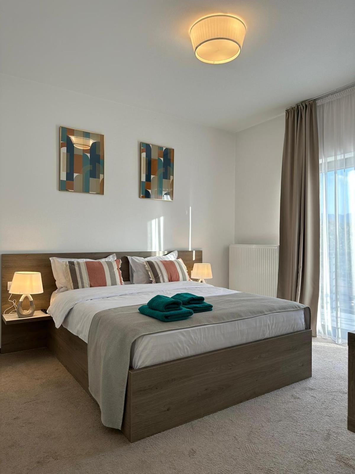 Luxury Glam Apartments & Studios Near Coresi Mall Brasov Exterior photo