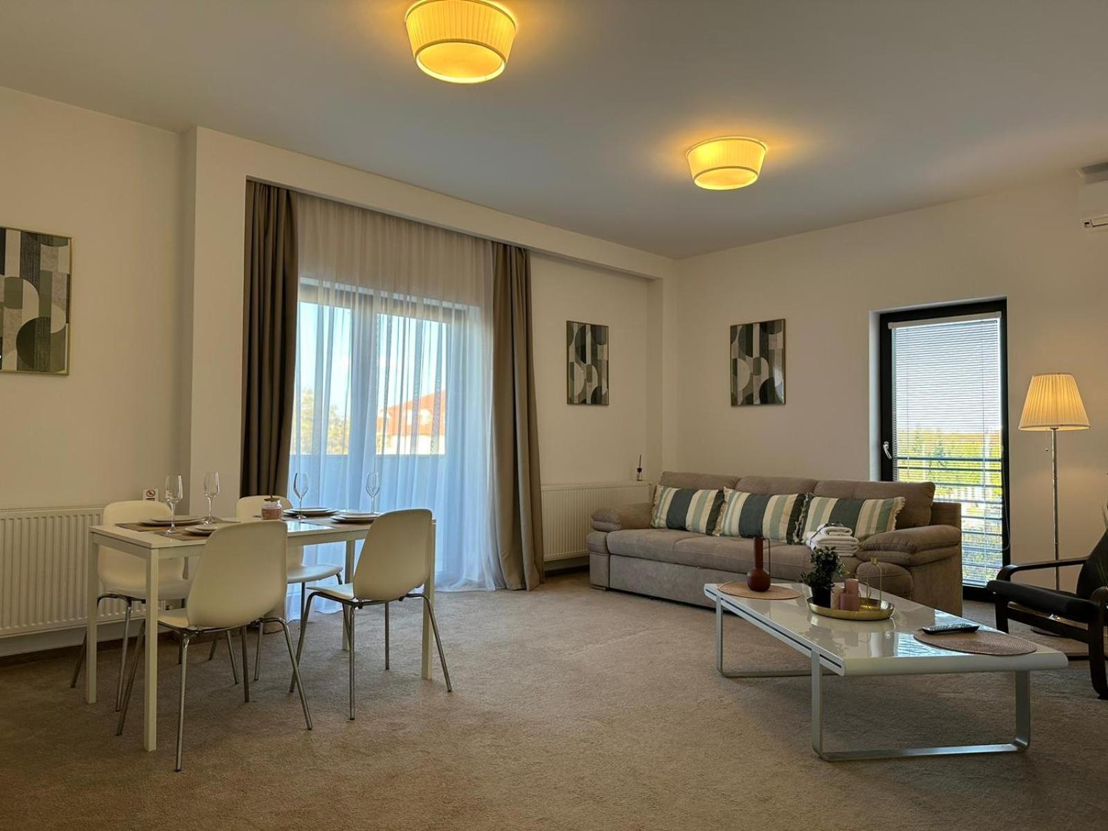 Luxury Glam Apartments & Studios Near Coresi Mall Brasov Exterior photo