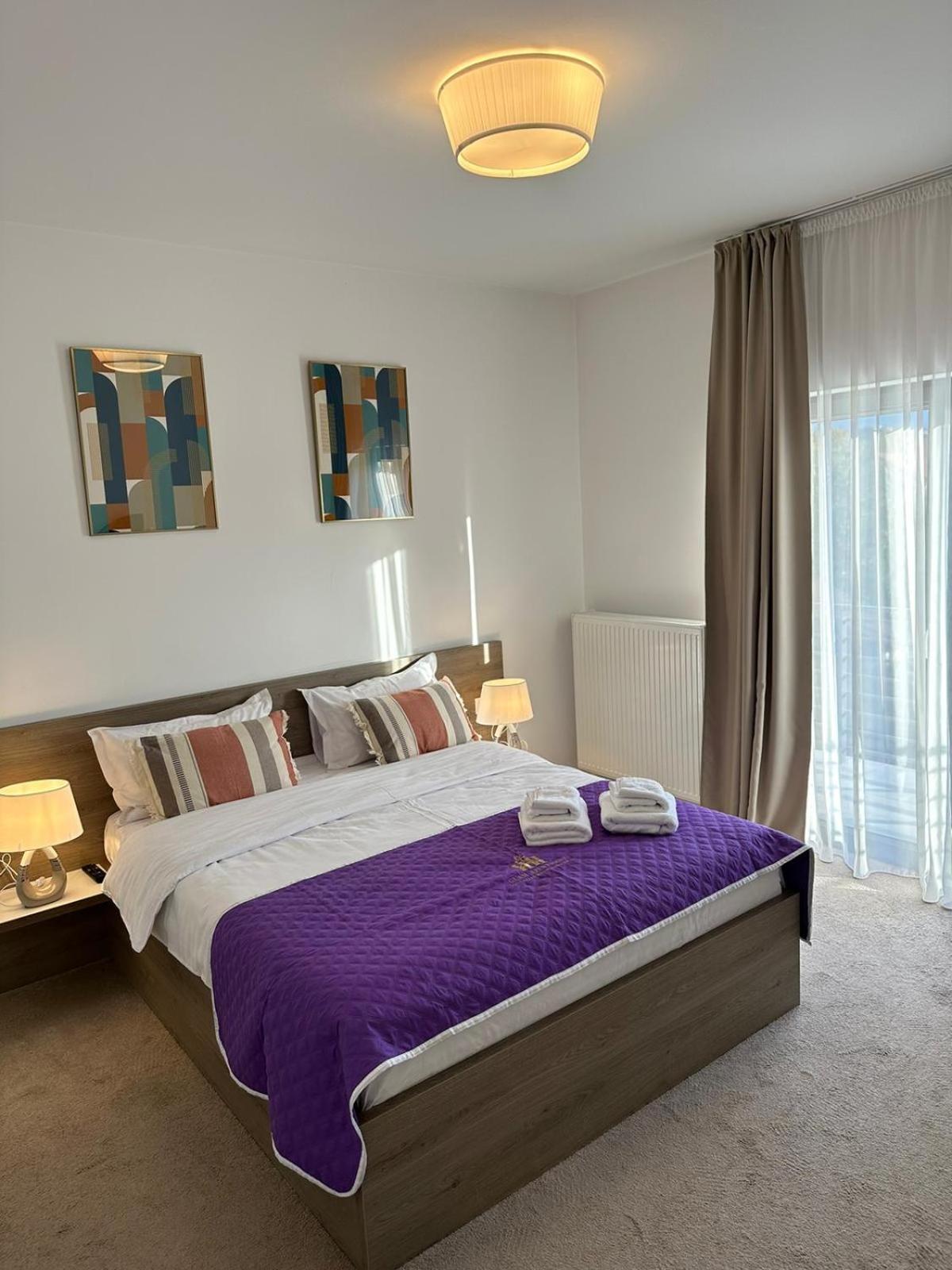 Luxury Glam Apartments & Studios Near Coresi Mall Brasov Exterior photo