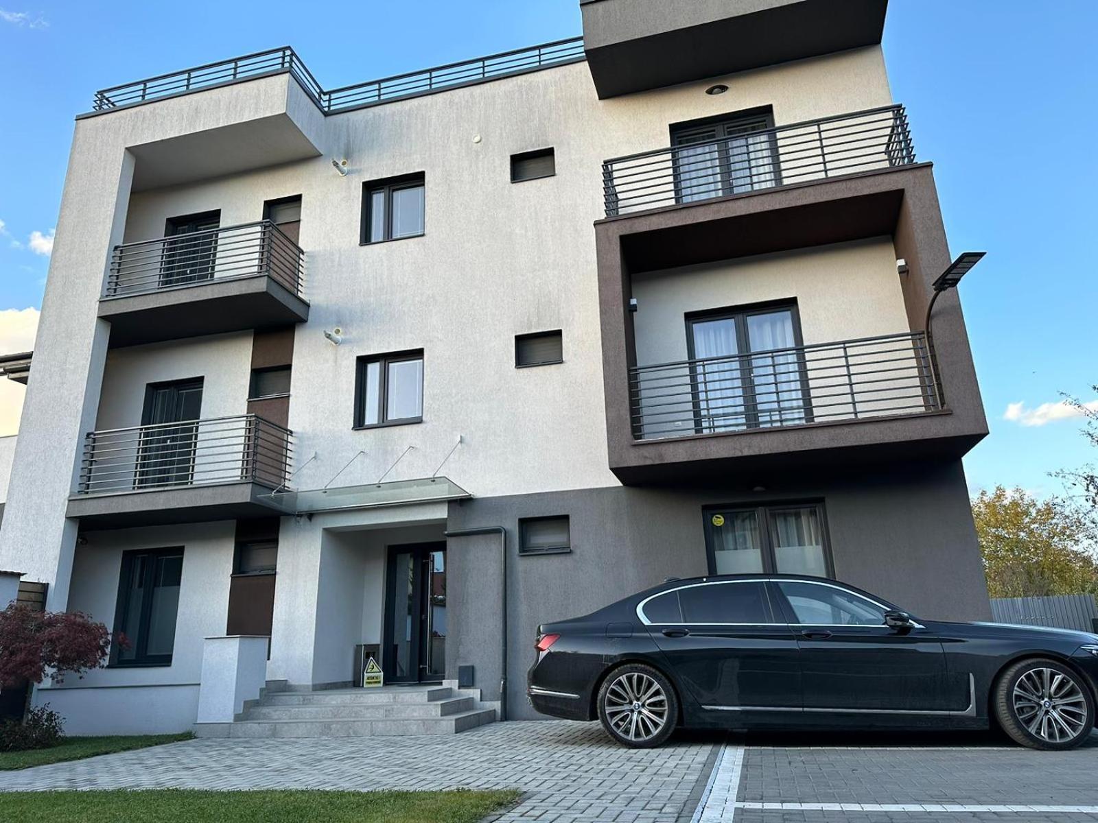 Luxury Glam Apartments & Studios Near Coresi Mall Brasov Exterior photo