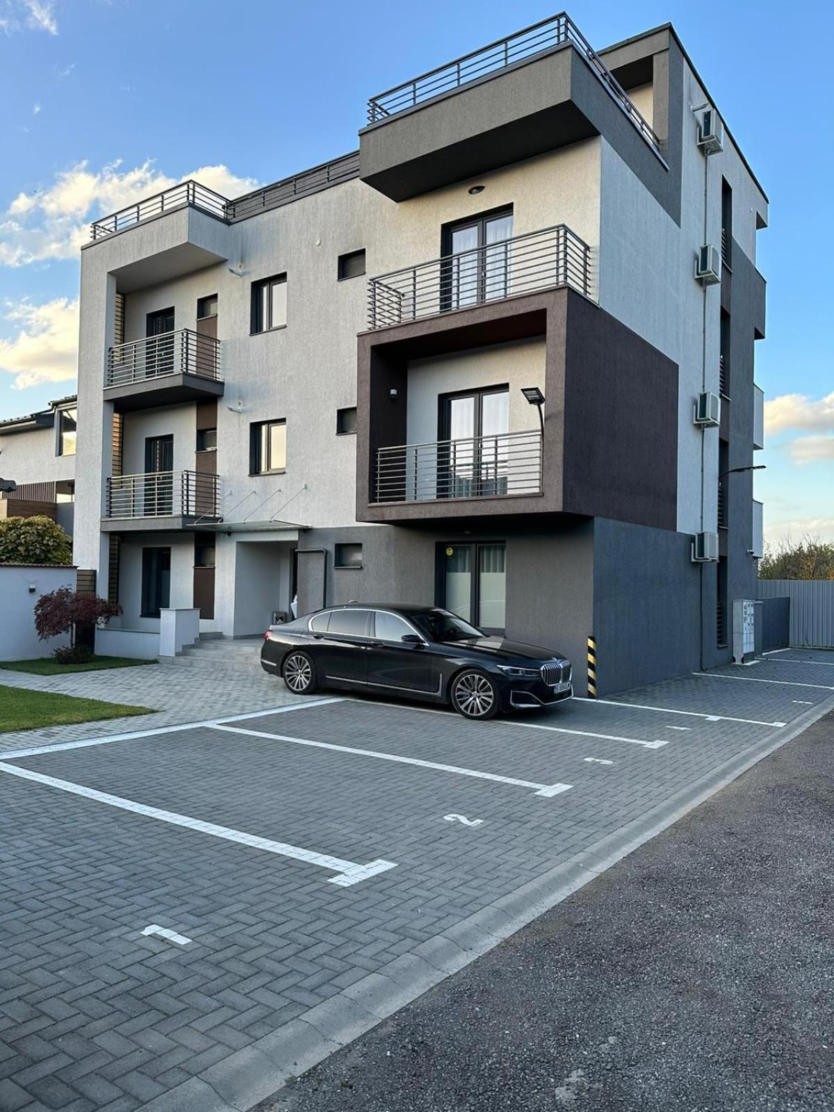 Luxury Glam Apartments & Studios Near Coresi Mall Brasov Exterior photo