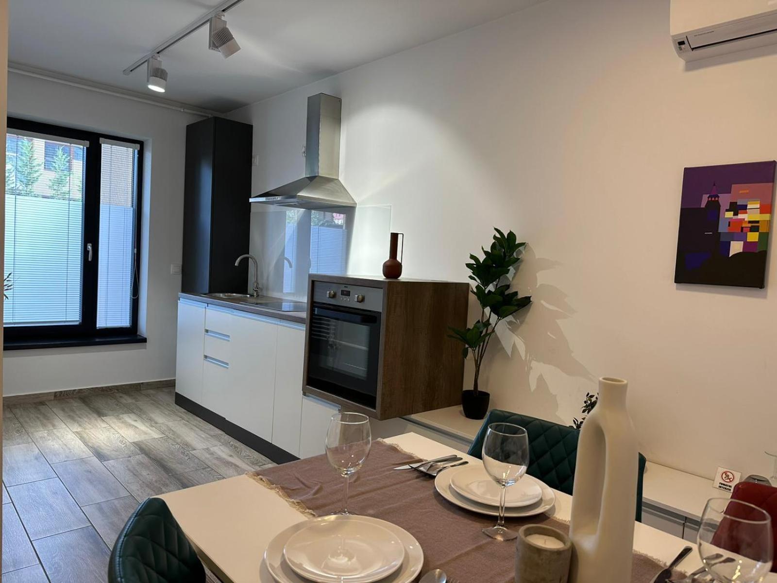 Luxury Glam Apartments & Studios Near Coresi Mall Brasov Exterior photo