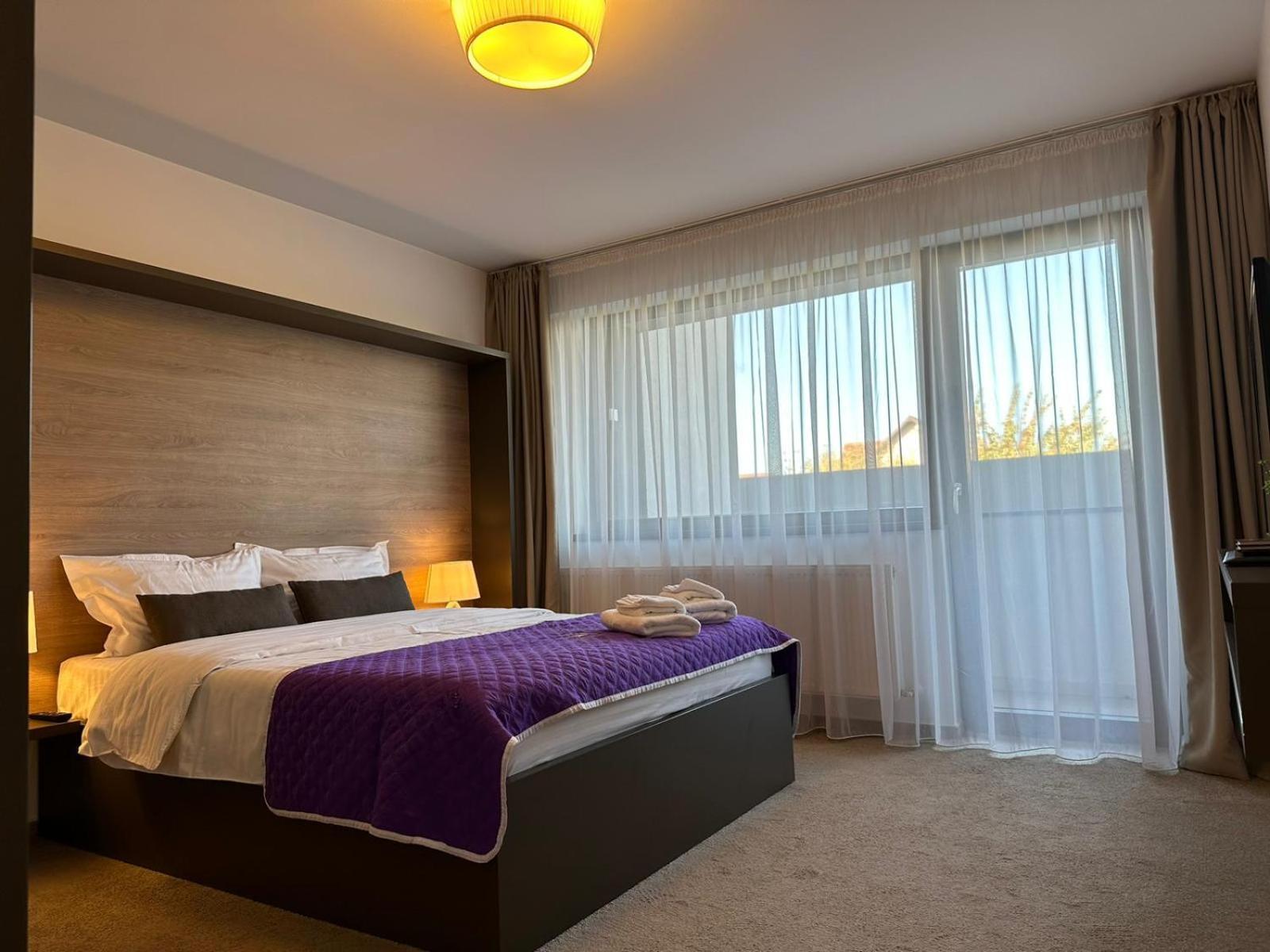 Luxury Glam Apartments & Studios Near Coresi Mall Brasov Exterior photo