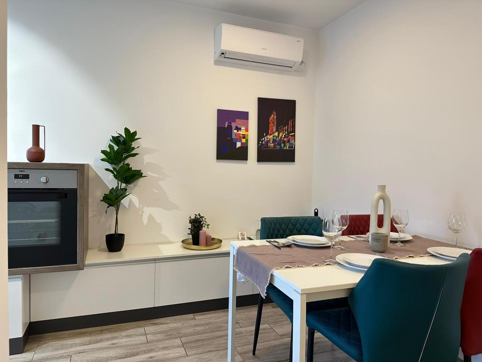 Luxury Glam Apartments & Studios Near Coresi Mall Brasov Exterior photo